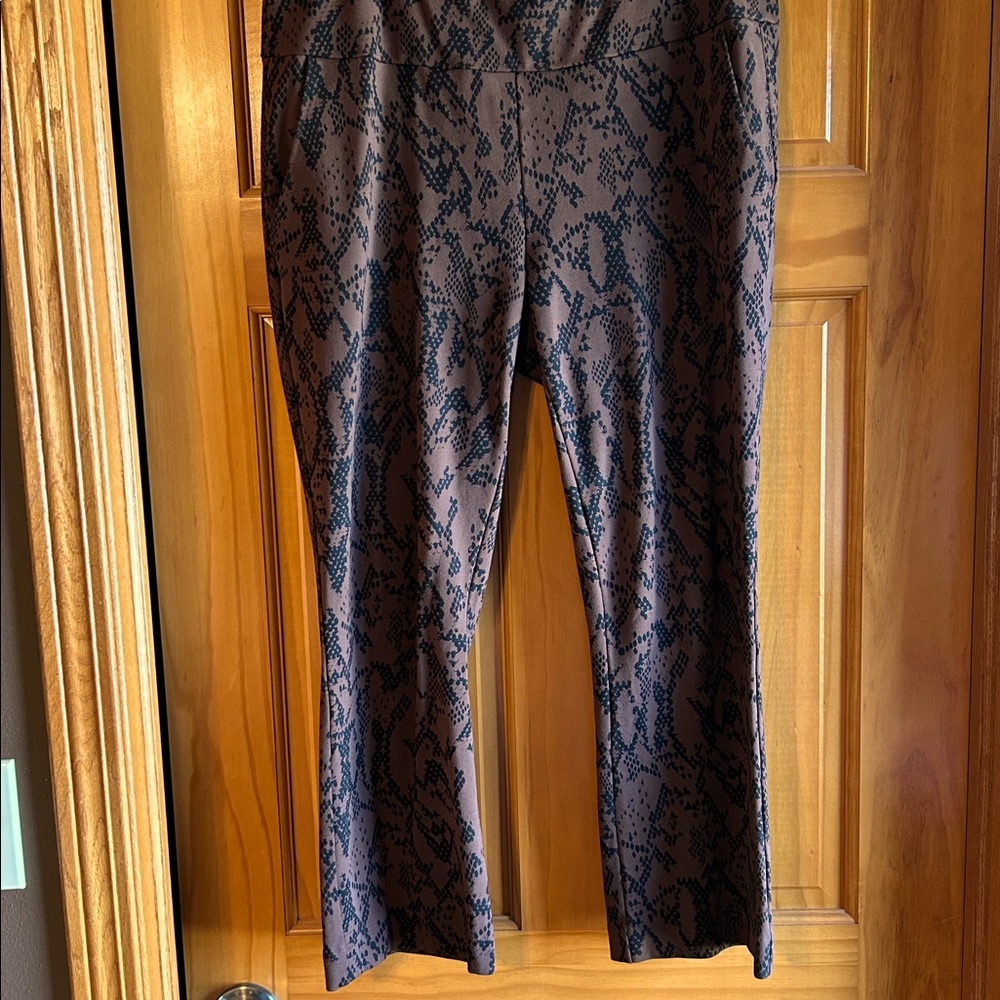 CAbi Cool It Crop Style #4316 Size Large